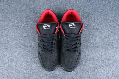 Supreme x Nike Dunk Low SB 'Black'