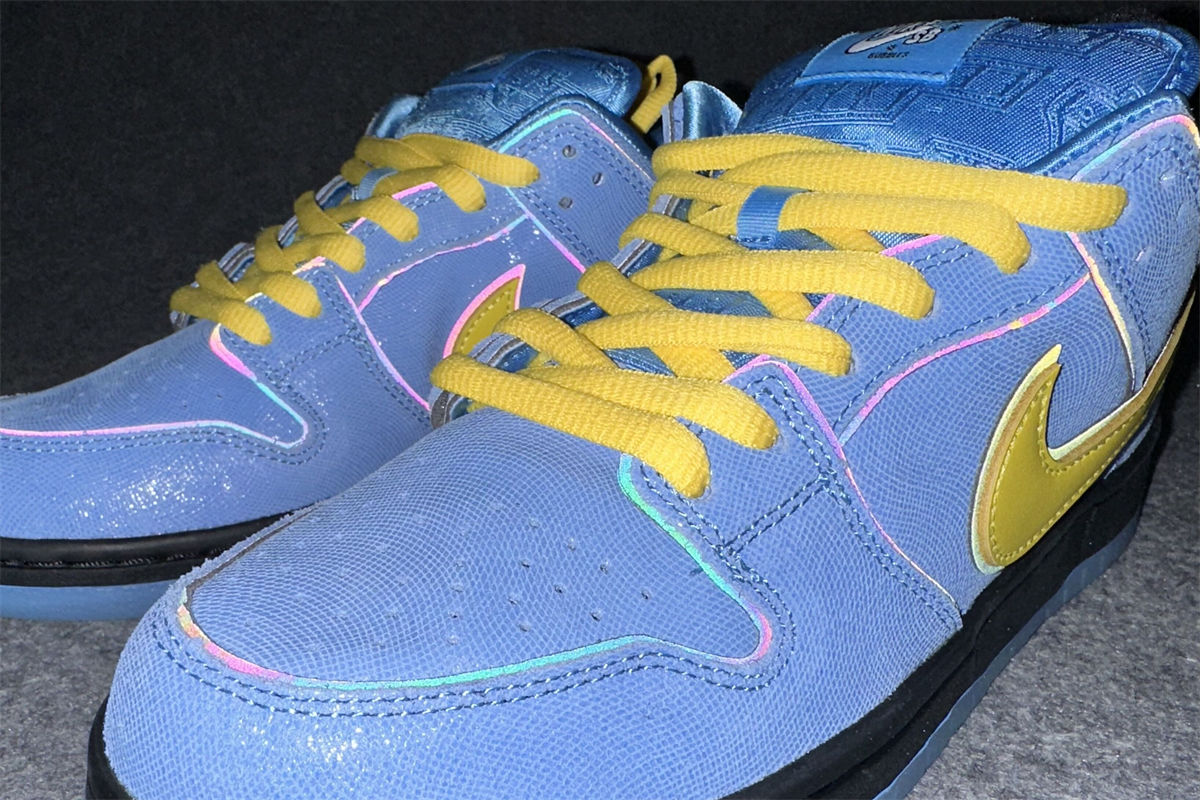 The Powerpuff Girls x Dunk Low Pro SB QS 'Bubbles'