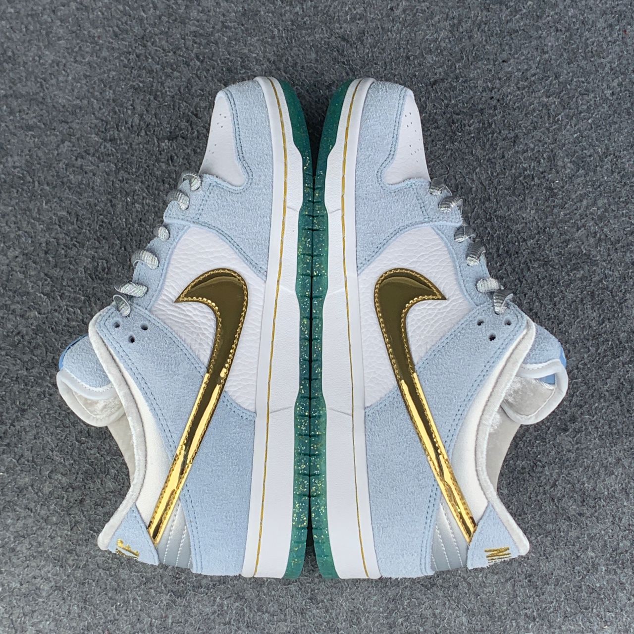 Sean Cliver x Dunk Low SB 'Spécial Vacances'