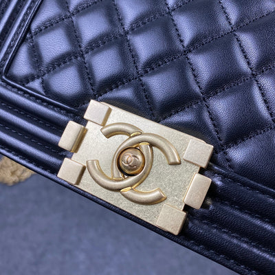 CC Boy Flap
Diamond Quilted Small Bag Black