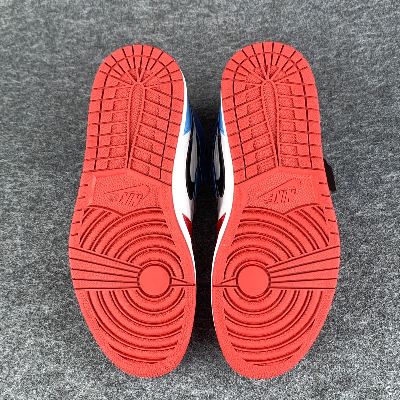 Air Jordan 1 Retro High OG 'Fearless'