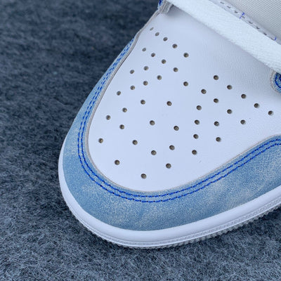 Jordan 1 Retro High OG Hyper Royal