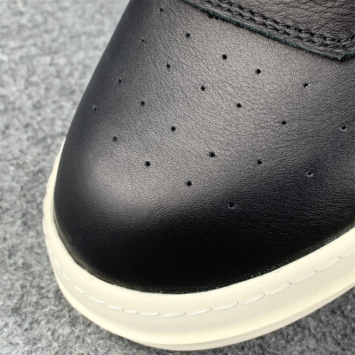 Rick Owens Strobe Geobasket High 'Black Milk'