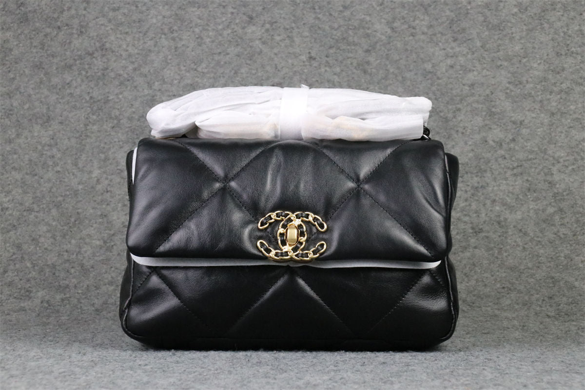 CC 19 Large Flap Handbag Black