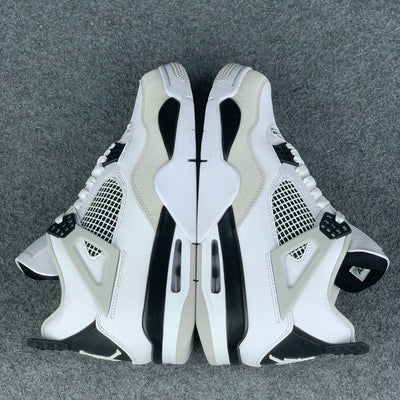 Air Jordan 4 Retro 'Militair Zwart' 