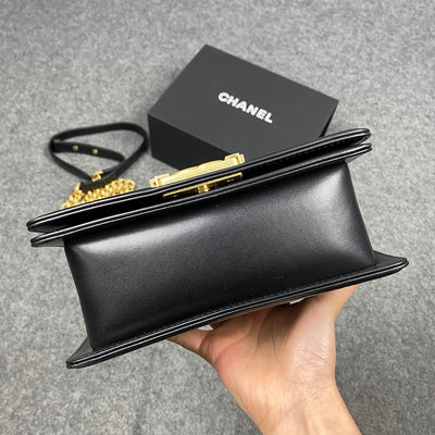 CC Boy Flap
Diamond Quilted Small Bag Black