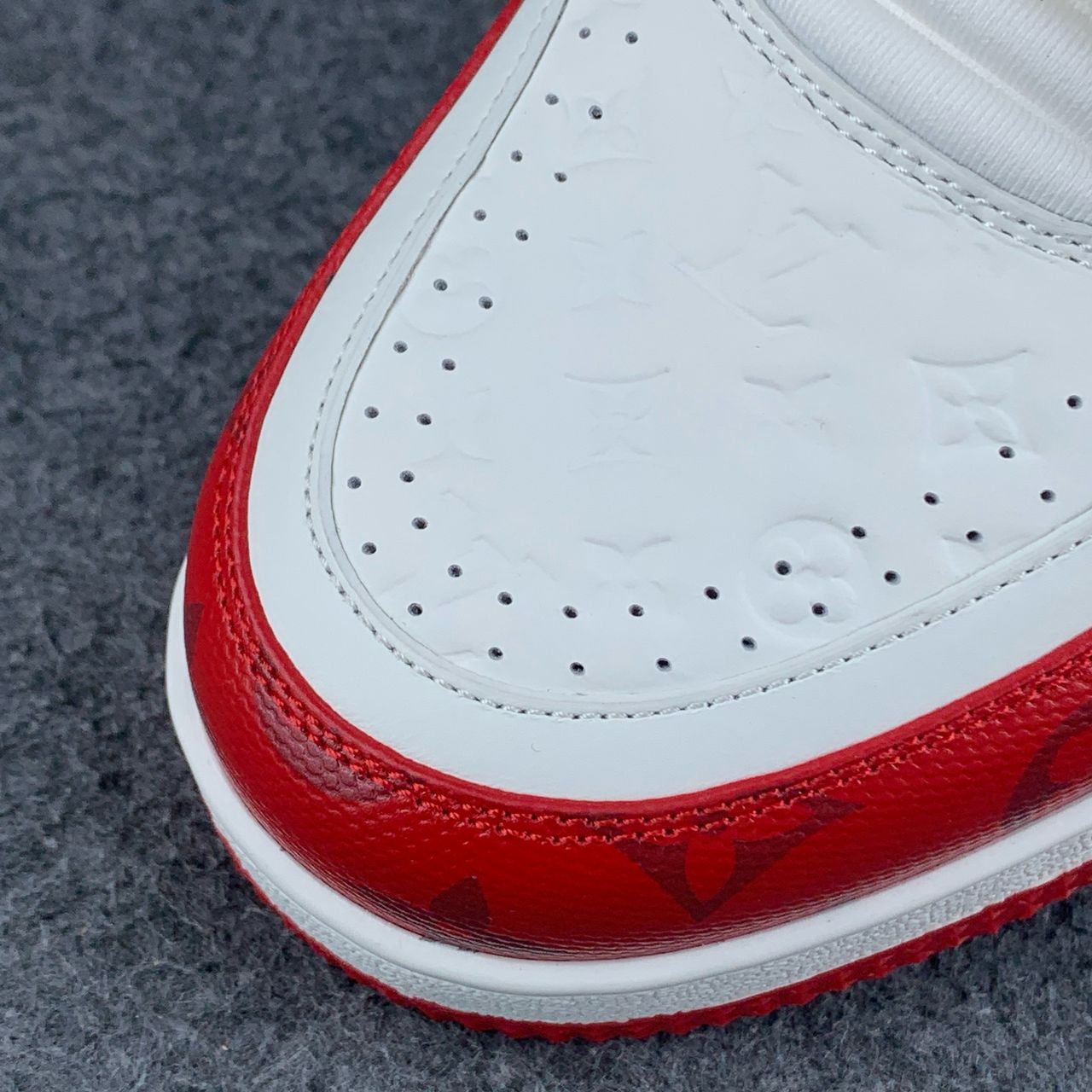 LV Trainer Low '#54 Signature 'Red White'