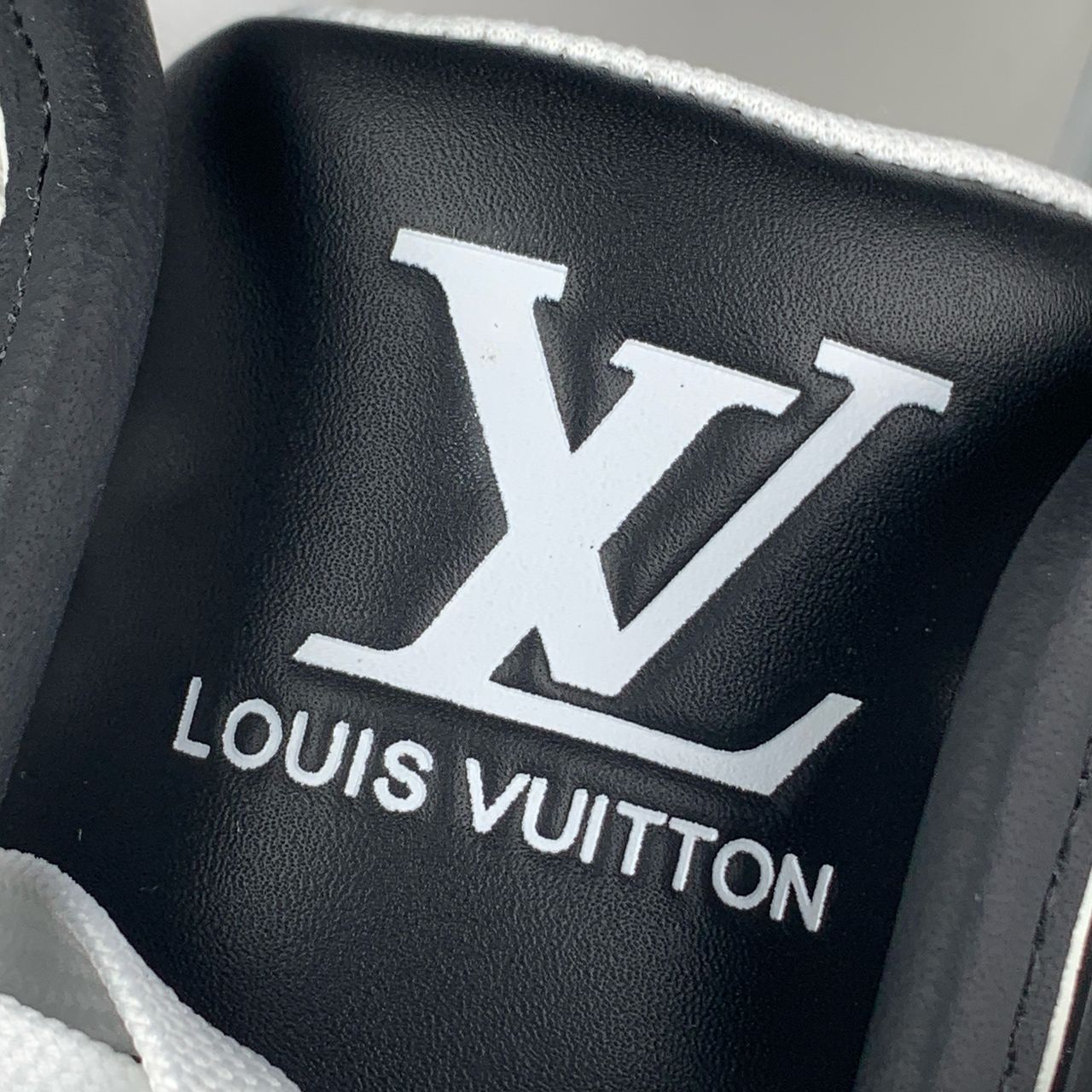 Louis Vuitton Trainer 'White Black Blue'