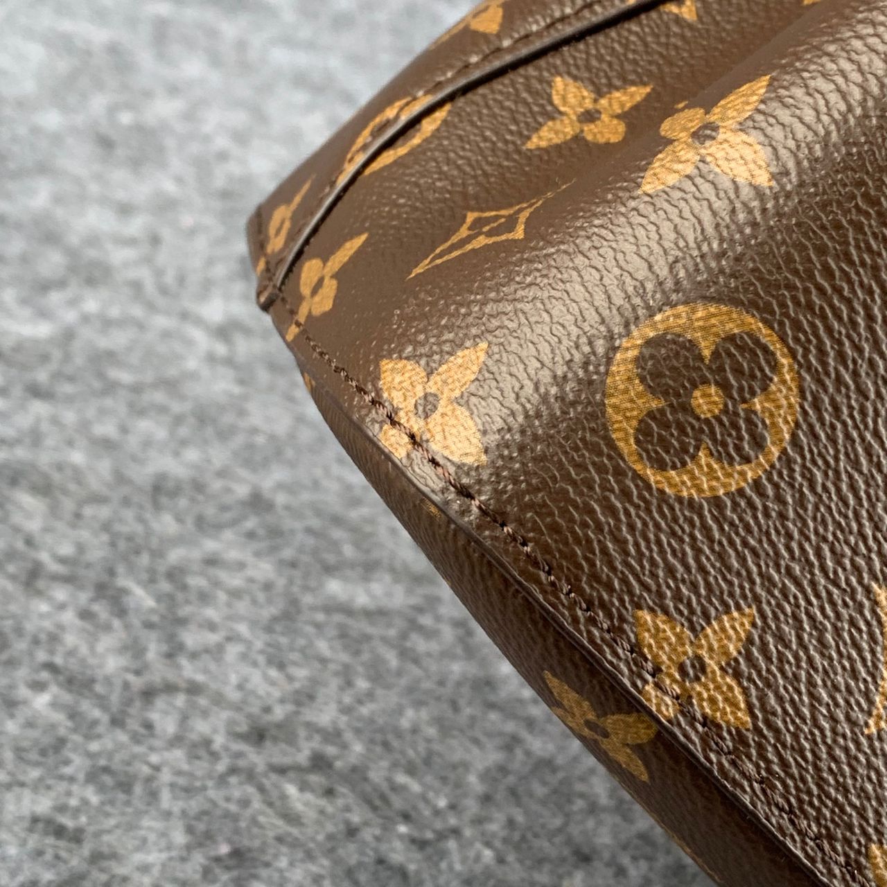 LV NéoNoé BB Monogram Canvas Bucket Bag (B-Grade)