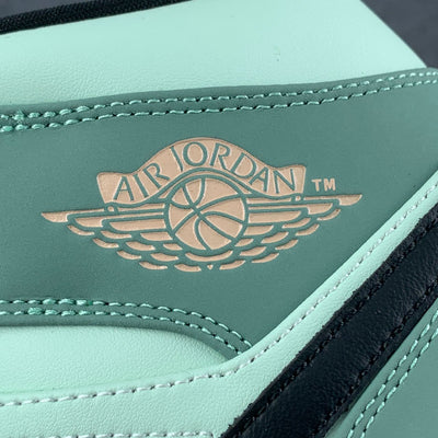 Wmns Air Jordan 1 Mid SE 'Dutch Green'