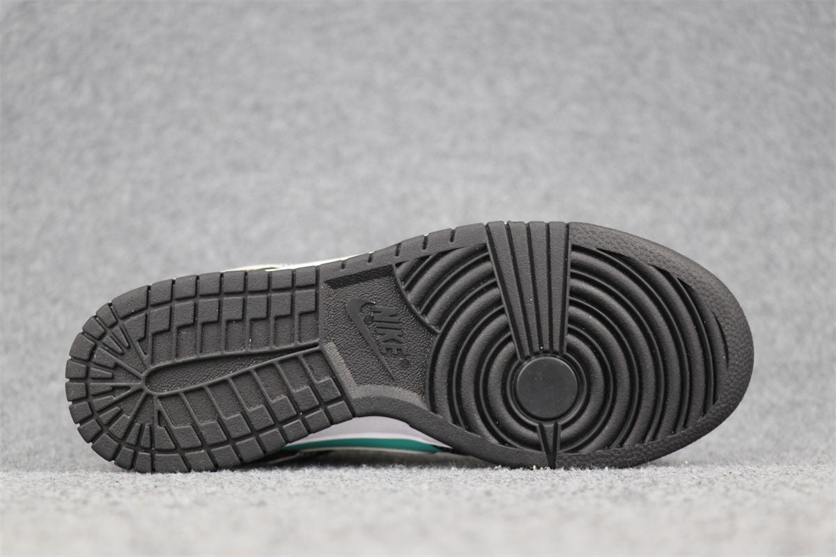 Diamond Supply Co. x Dunk Low Pro SB 'Tiffany'