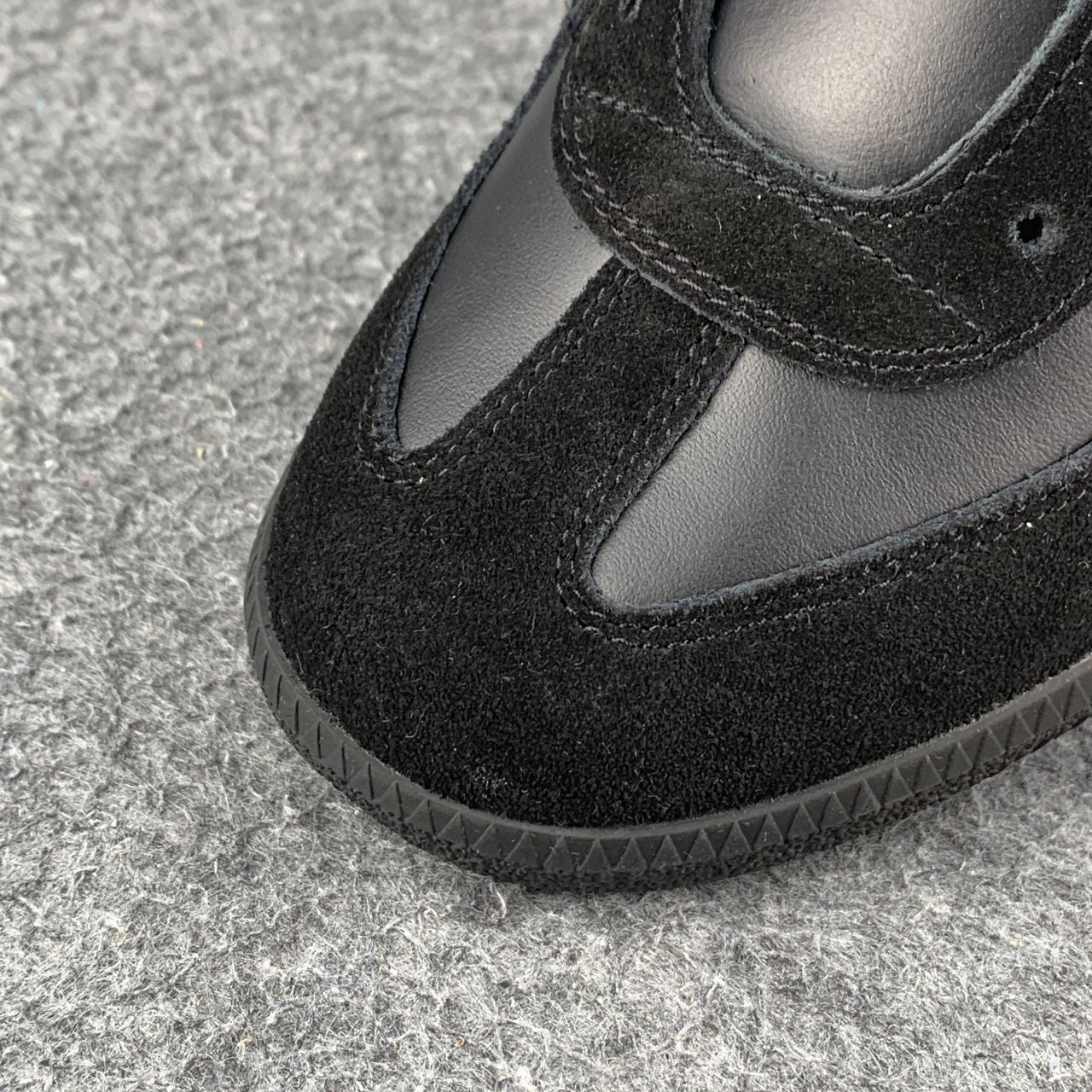 Maison Margiela Replica 'Black'