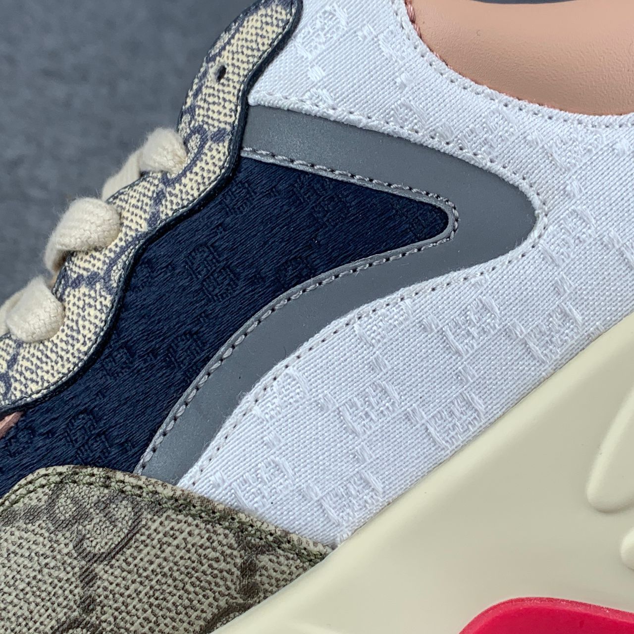 Wmns GG Rhyton 'Beige White Pink'