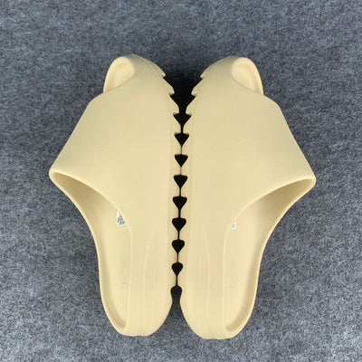 Yeezy Slides 'Bone'