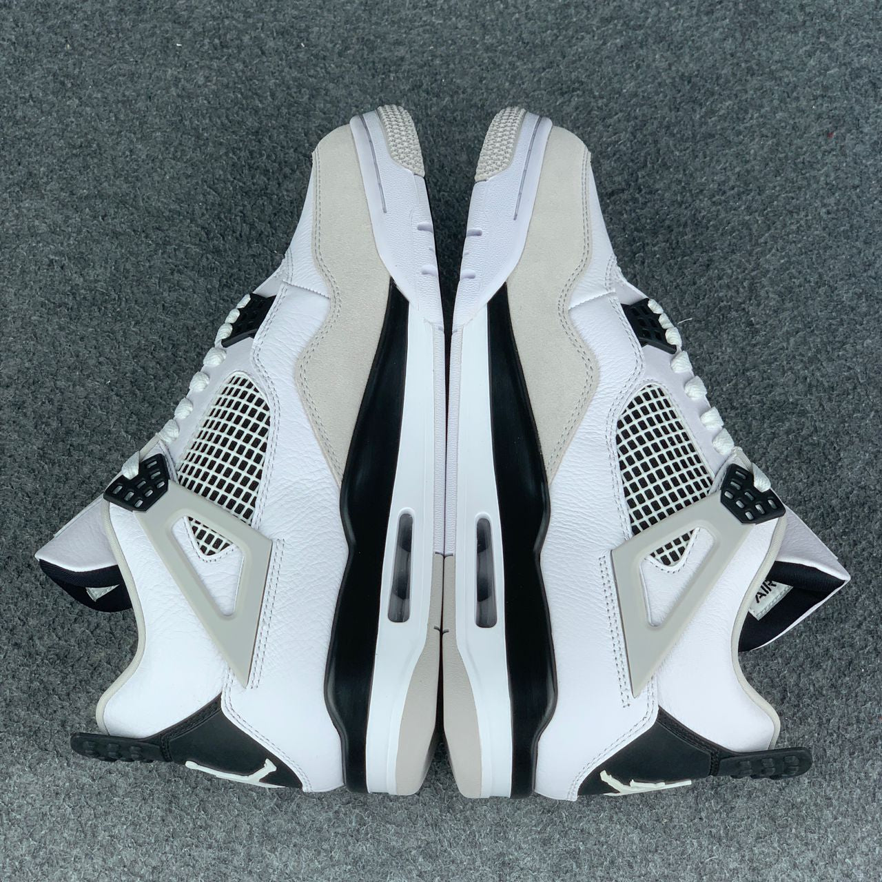 Air Jordan 4 Retro 'Militair Zwart' 