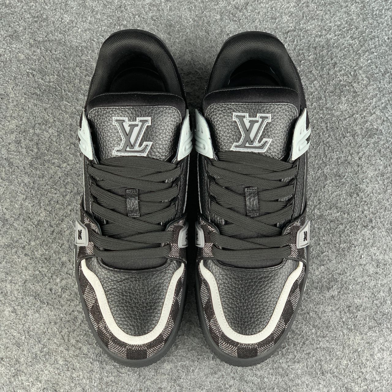 LV Trainer Damier 'Black'