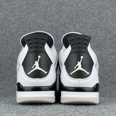Air Jordan 4 Retro 'Militair Zwart' 