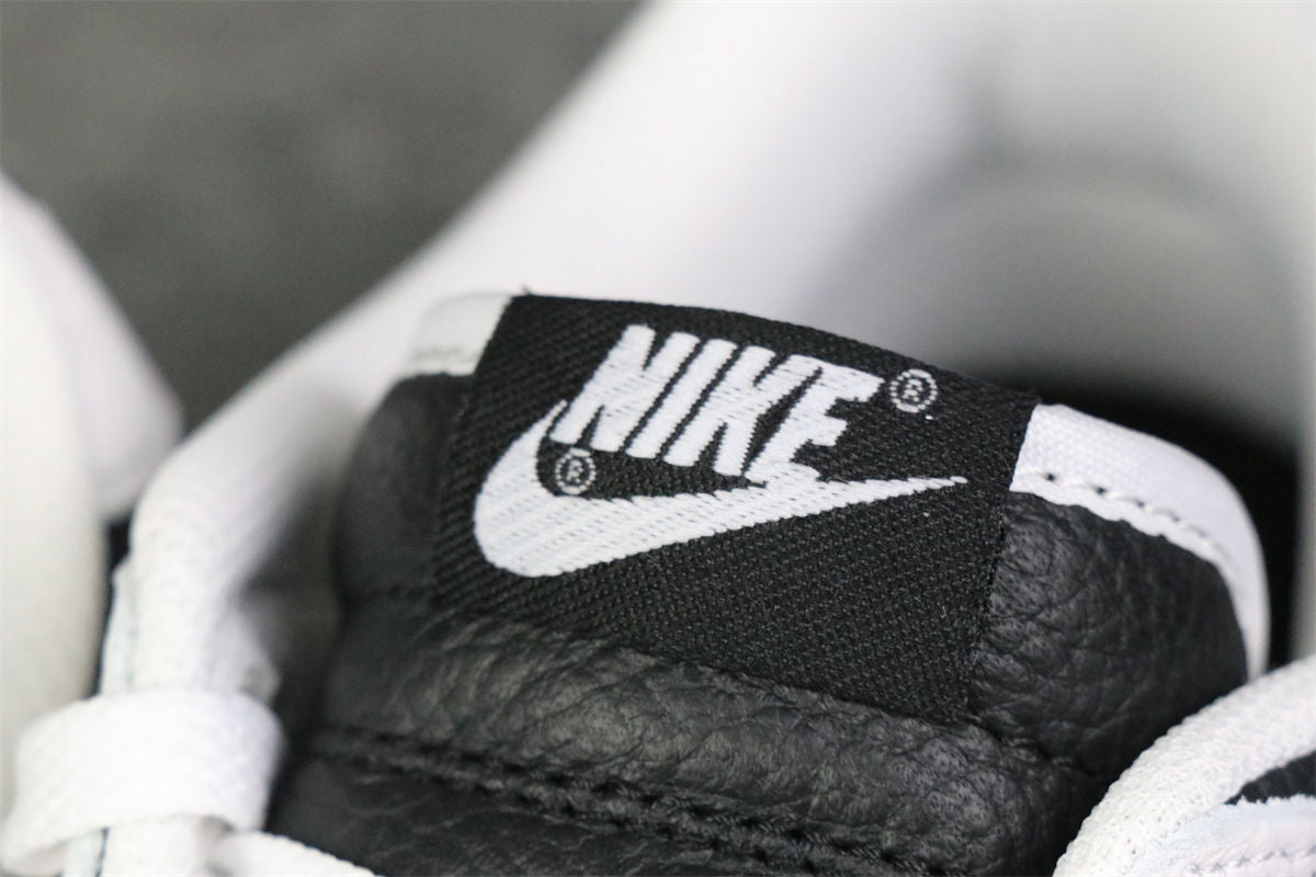 Dunk Low 'Reverse Panda'