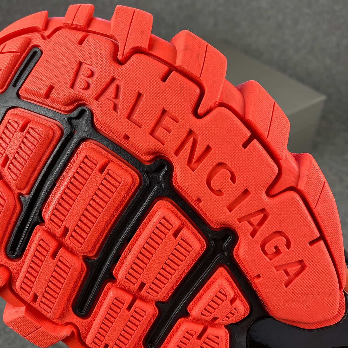 Track.2 Trainer 'Black Red Grey'