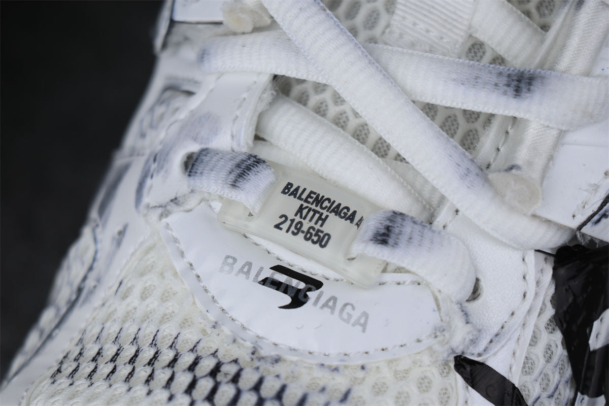 Wmns Runner Sneaker 'Graffiti - White Black'