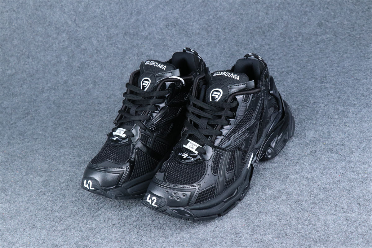 Wmns Runner Sneaker 'Black'