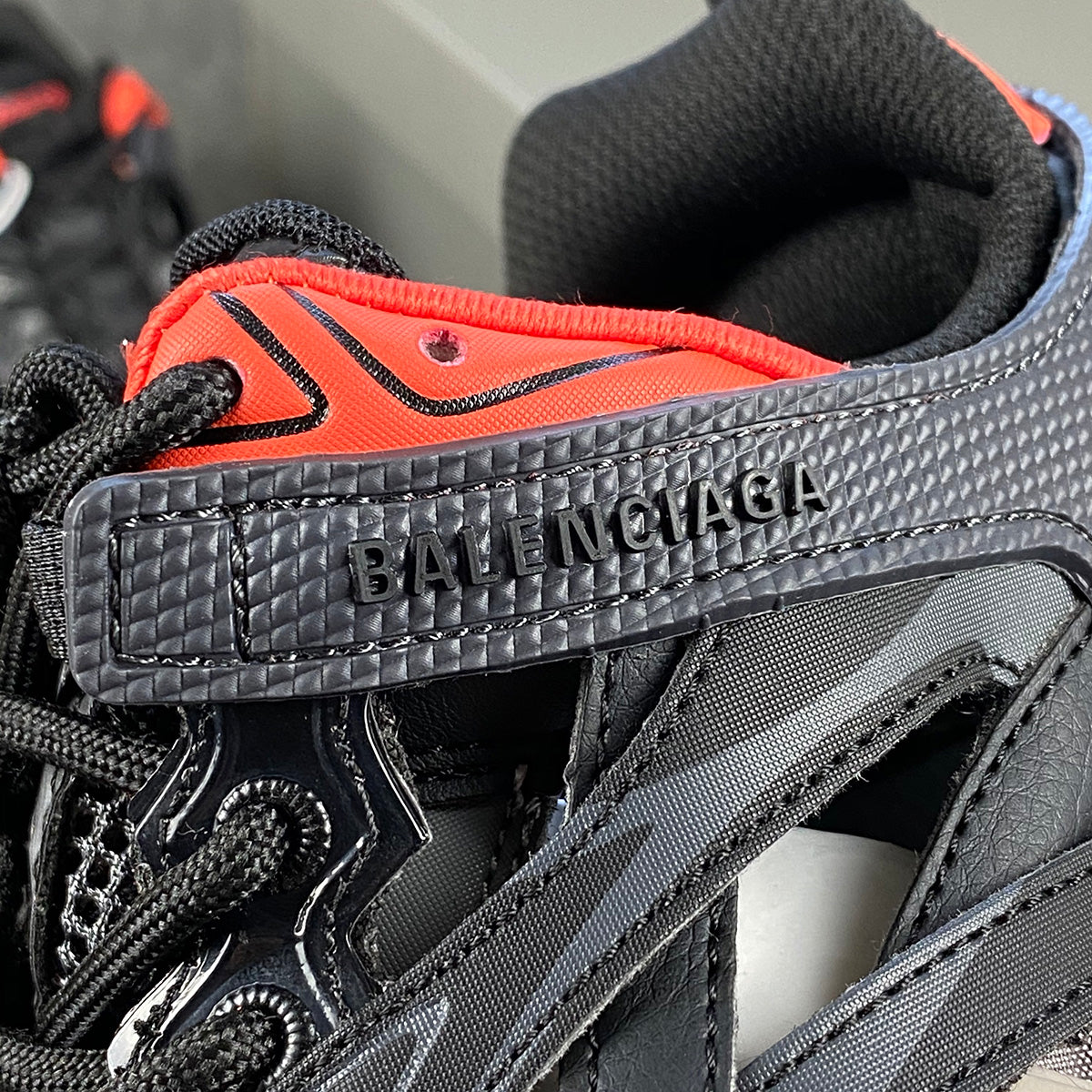 Track.2 Trainer 'Black Red Grey'