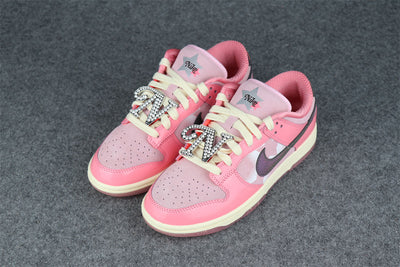 Wmns Dunk Low LX 'Barbie'