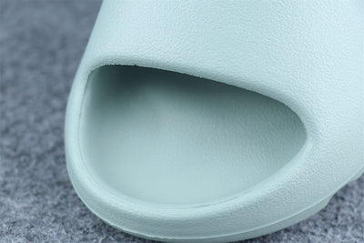 Yeezy Slides 'Salt'