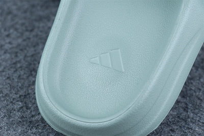 Yeezy Slides 'Salt'