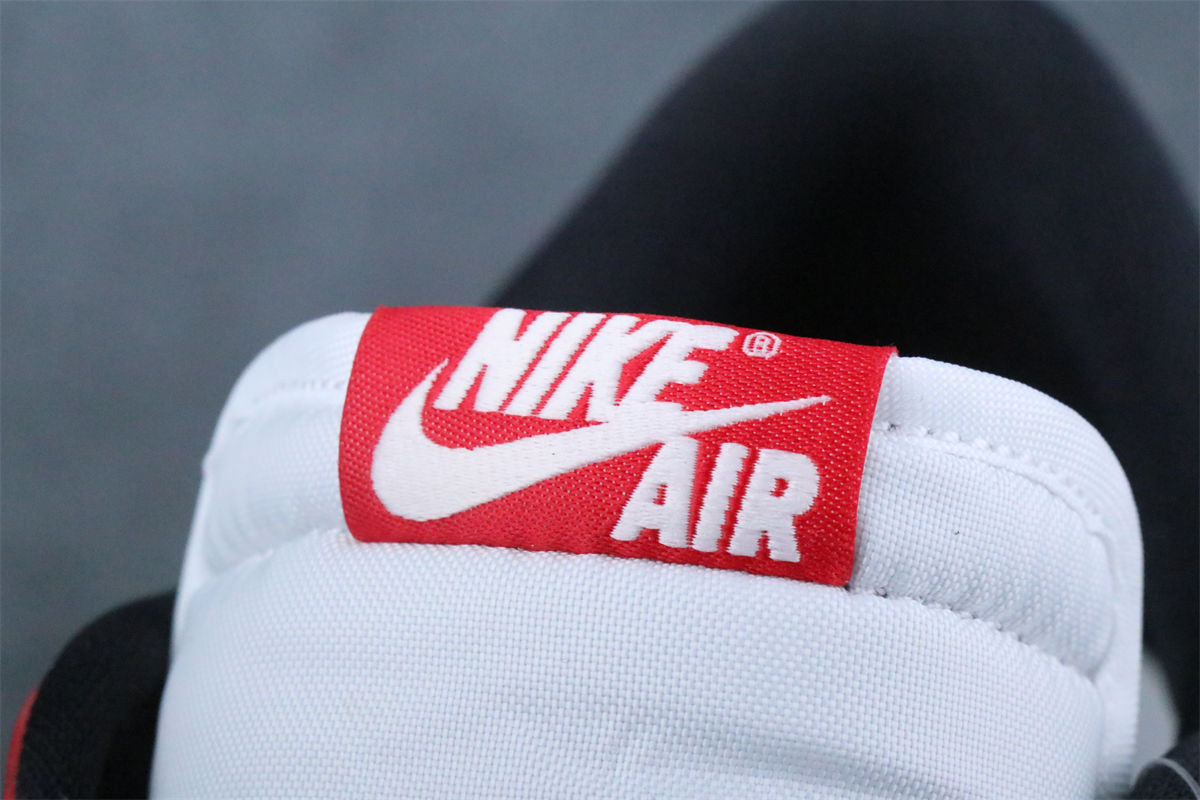 Air Jordan 1 Retro Low OG 'Chicago' 2025