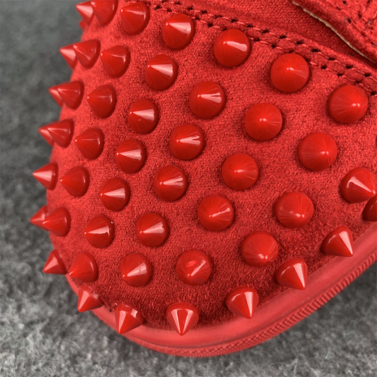 CL Louis Junior Spikes Flat 'Red Suede'