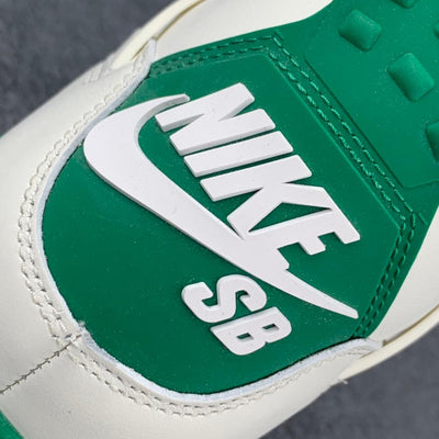 Nike SB x Air Jordan 4 Retro SP 'Pine Green'