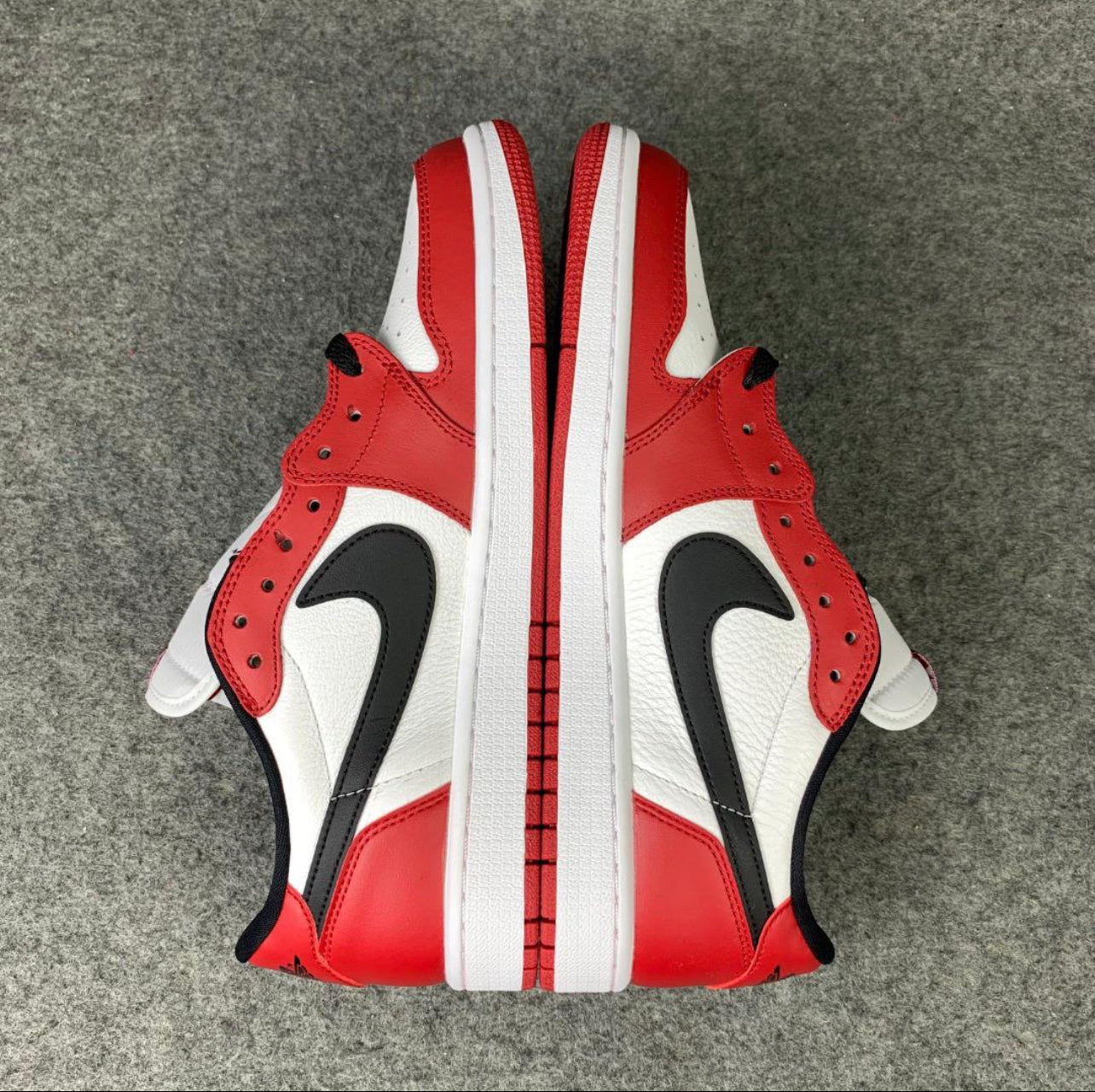 Air Jordan 1 Retro Low OG 'Chicago' 