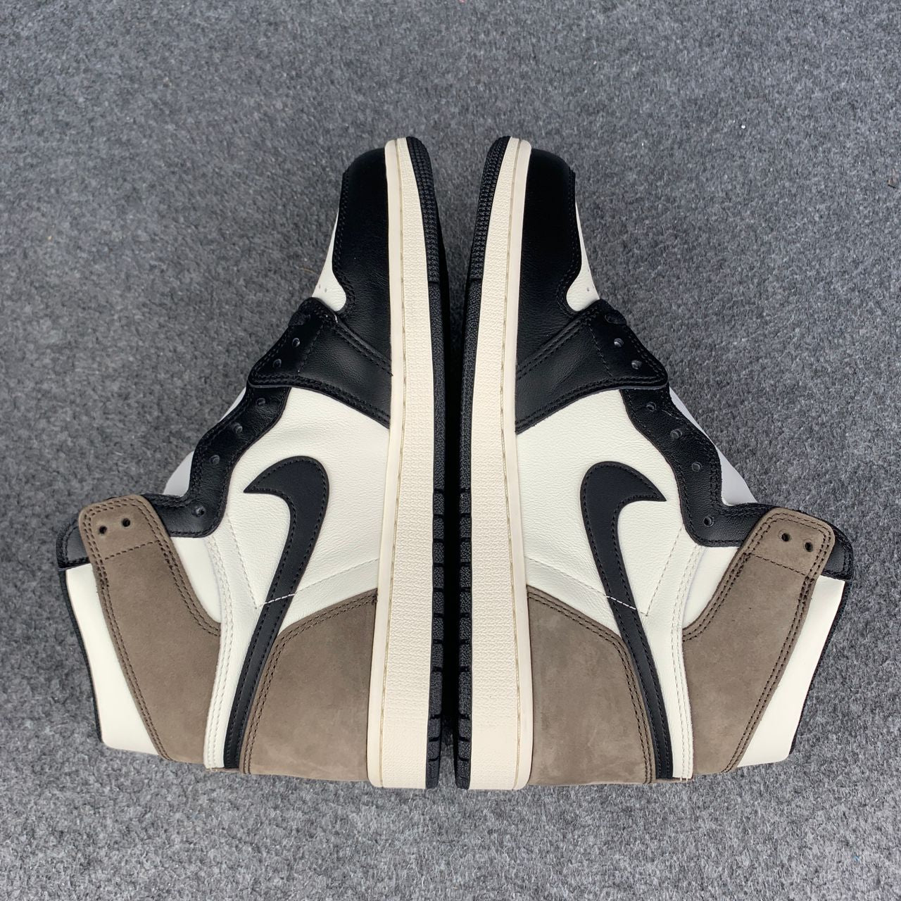 Air Jordan 1 Retro High OG 'Dark Mocha'