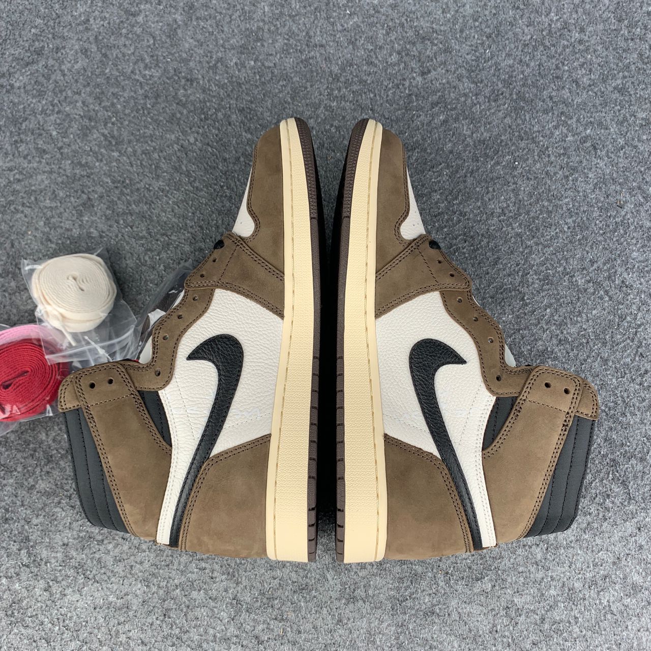 Travis Scott x Air Jordan 1 Retro High OG 'Mocha'