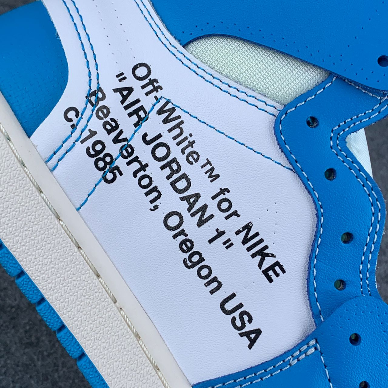 Off-White x Air Jordan 1 Retro High OG 'UNC'