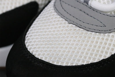 B22 'White Black Gum'