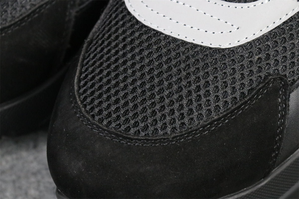 B22 'Black Reflective'