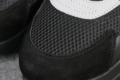 B22 'Black Reflective'