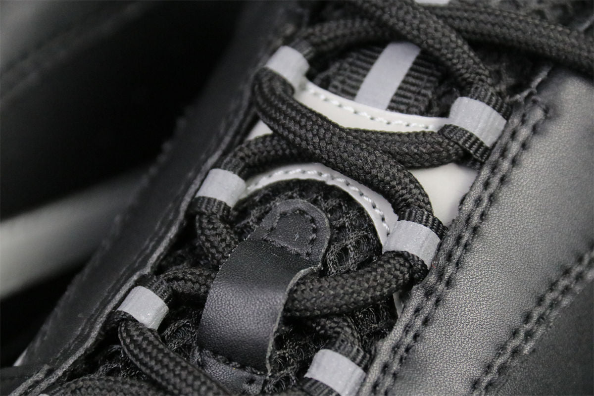 B22 'Black Reflective'