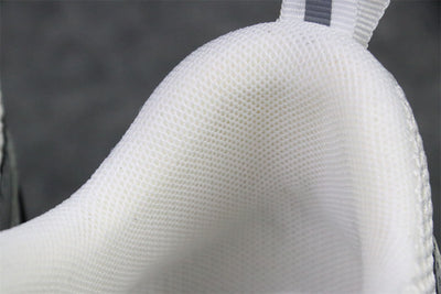 B22 'White Black Gum'