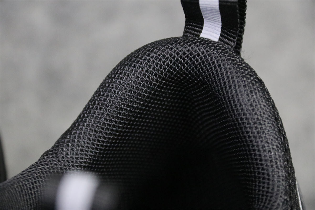 B22 'Black Reflective'