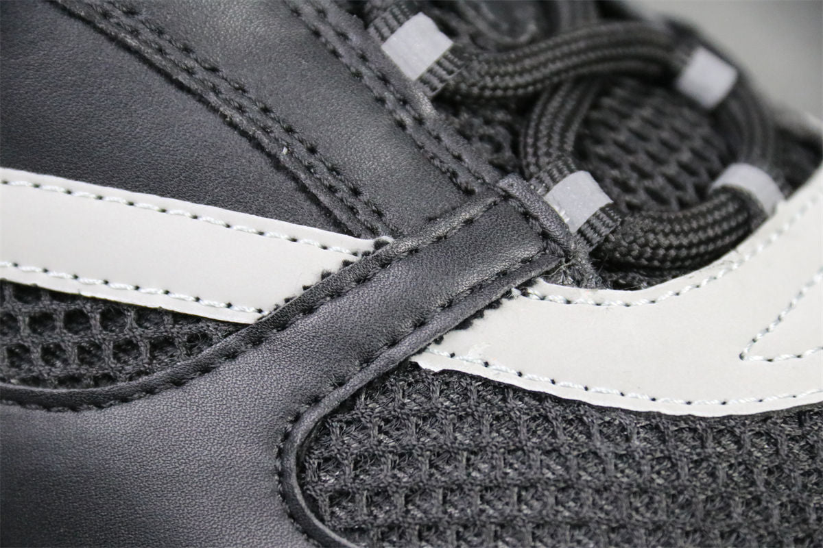 B22 'Black Reflective'