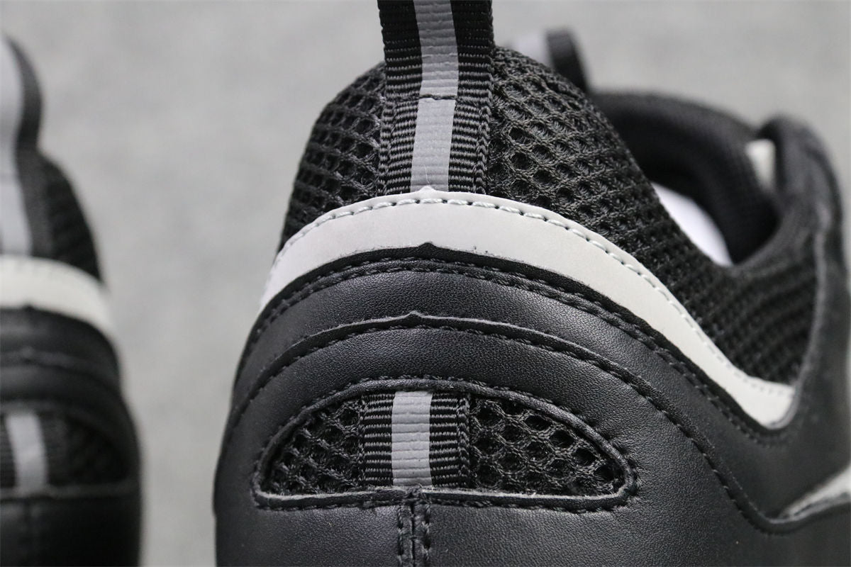 B22 'Black Reflective'