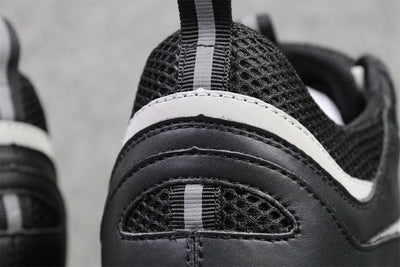 B22 'Black Reflective'