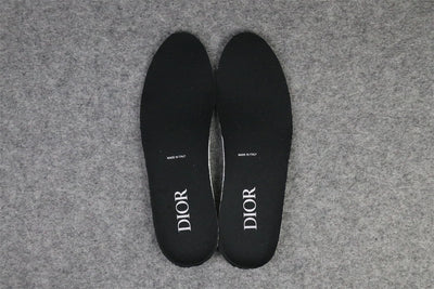 B22 'Black Reflective'