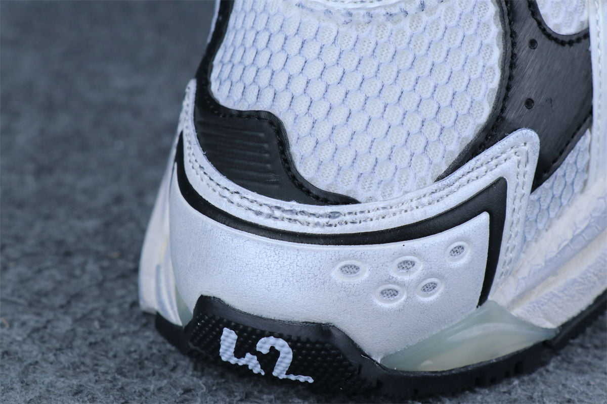 Runner Sneaker 'Worn-Out - Grey White Black'