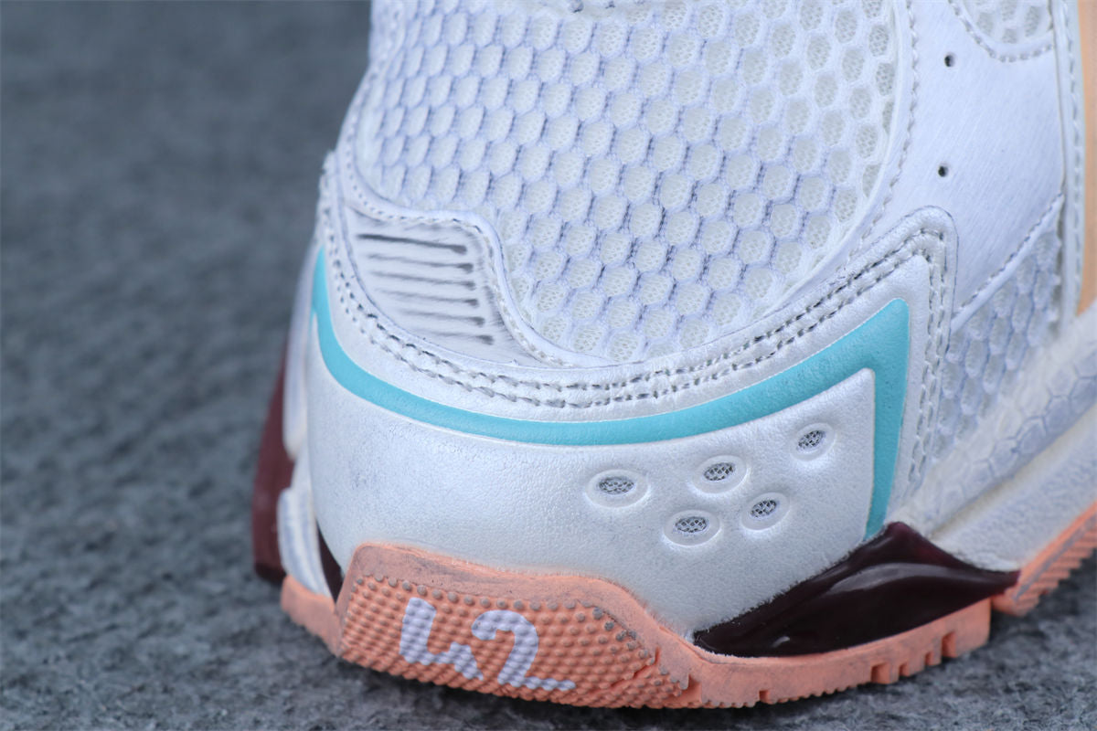 Wmns Runner Sneaker 'Worn-Out - White Blue Pink'
