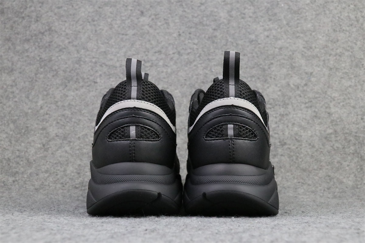 B22 'Black Reflective'