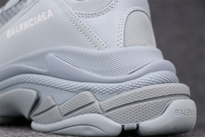 Wmns Triple S Sneaker 'Pale Blue'